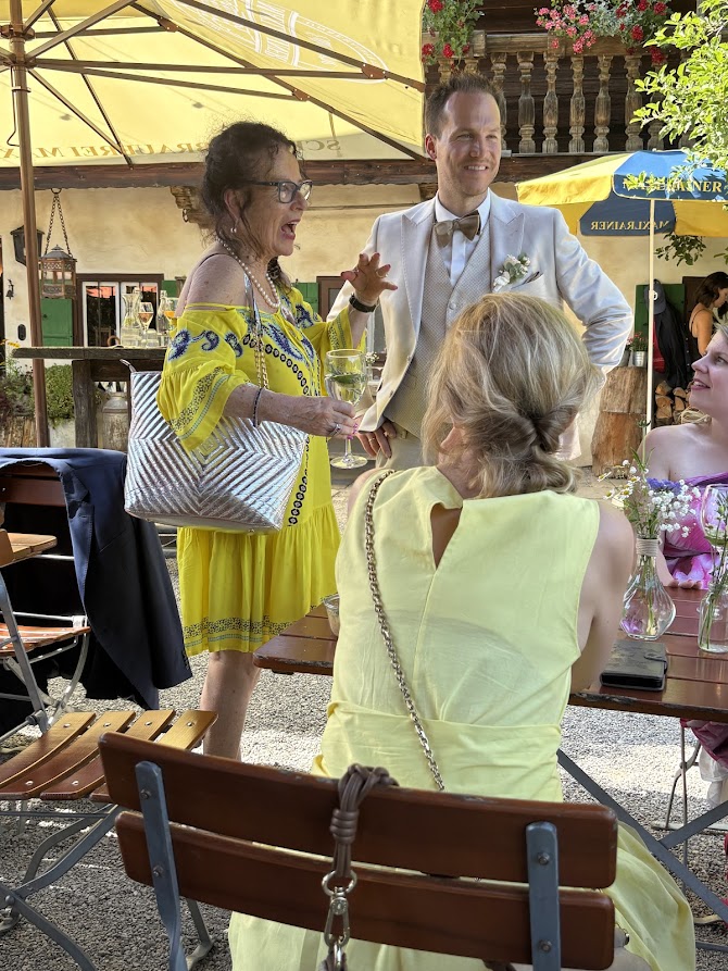 Gäste im Biergarten