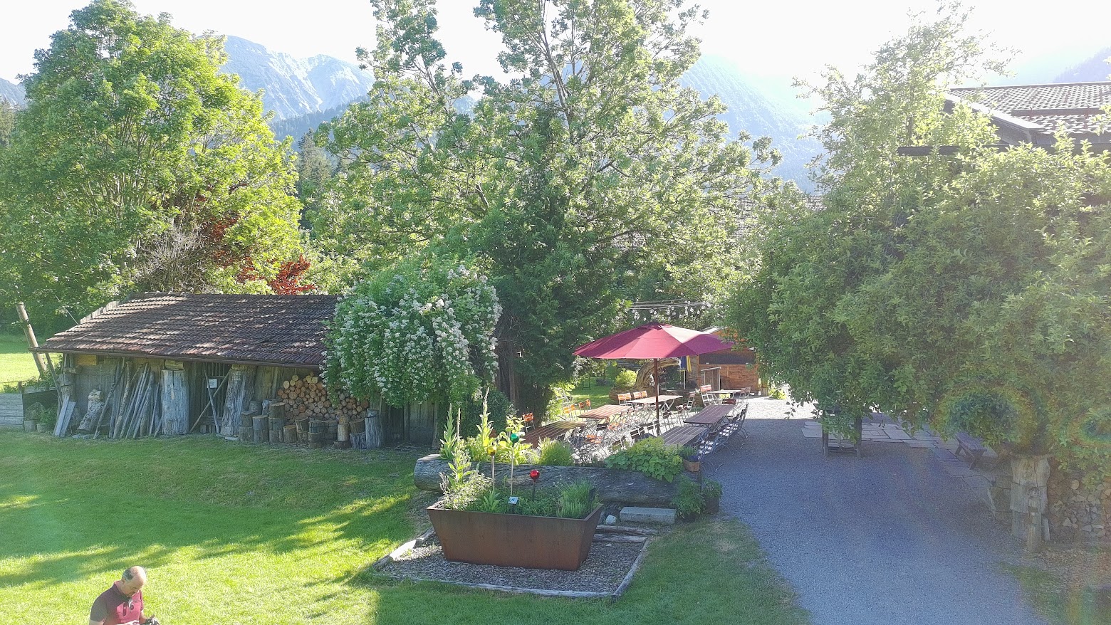 Der romantische Gartenweg