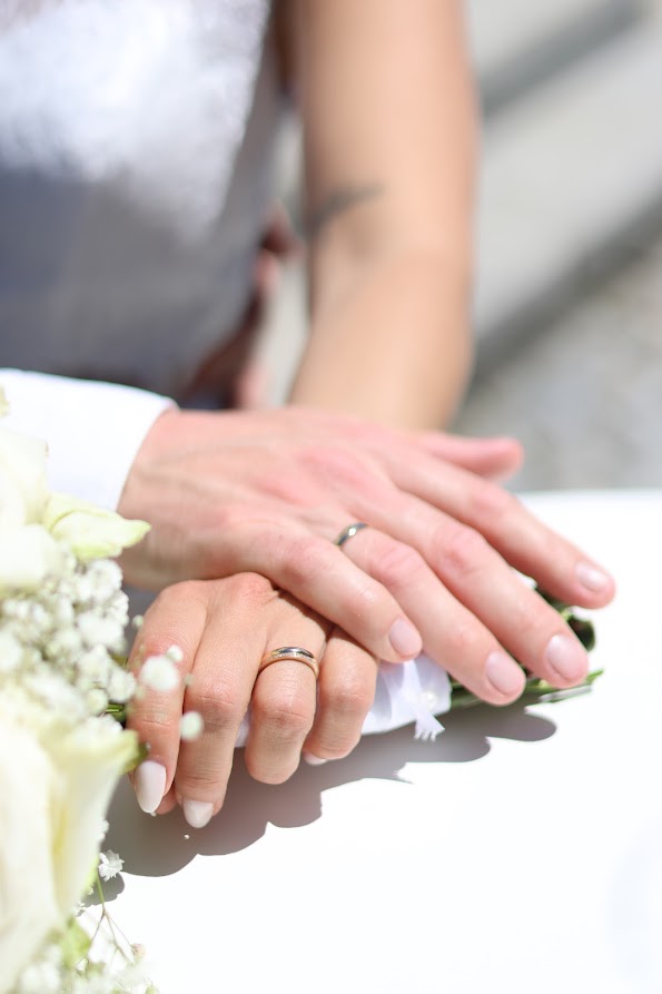 Ringe und Blumenstrauß